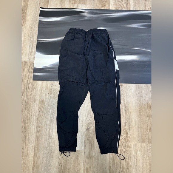 Nylon joggers with bungee - Picture 2 of 3